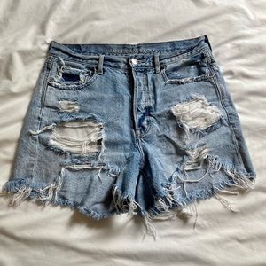 AE 90s Boyfriend Short